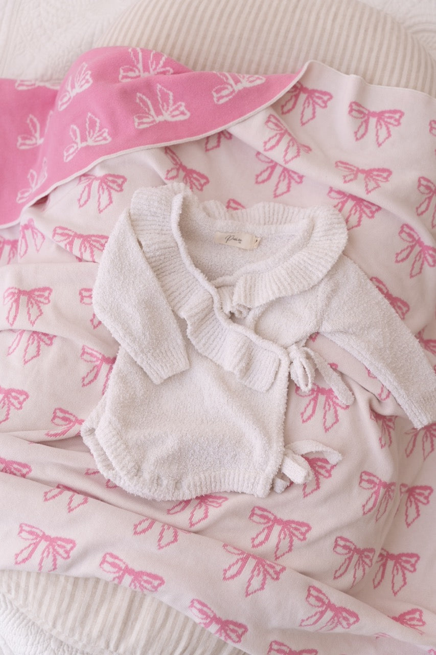 SIGNATURE BOW BLANKET